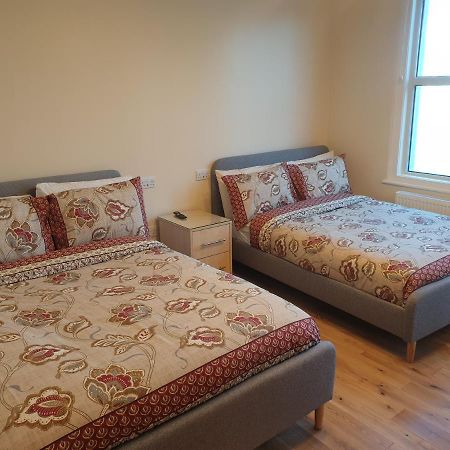 London Luxury Spacious 2 Bedroom Apartment 4 Mins From Ilford Stn. Free Parking Exterior foto