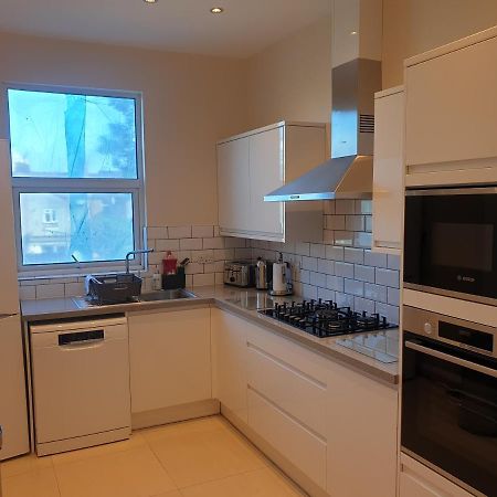 London Luxury Spacious 2 Bedroom Apartment 4 Mins From Ilford Stn. Free Parking Exterior foto