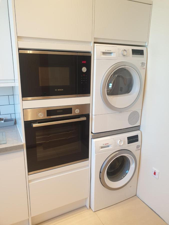 London Luxury Spacious 2 Bedroom Apartment 4 Mins From Ilford Stn. Free Parking Exterior foto