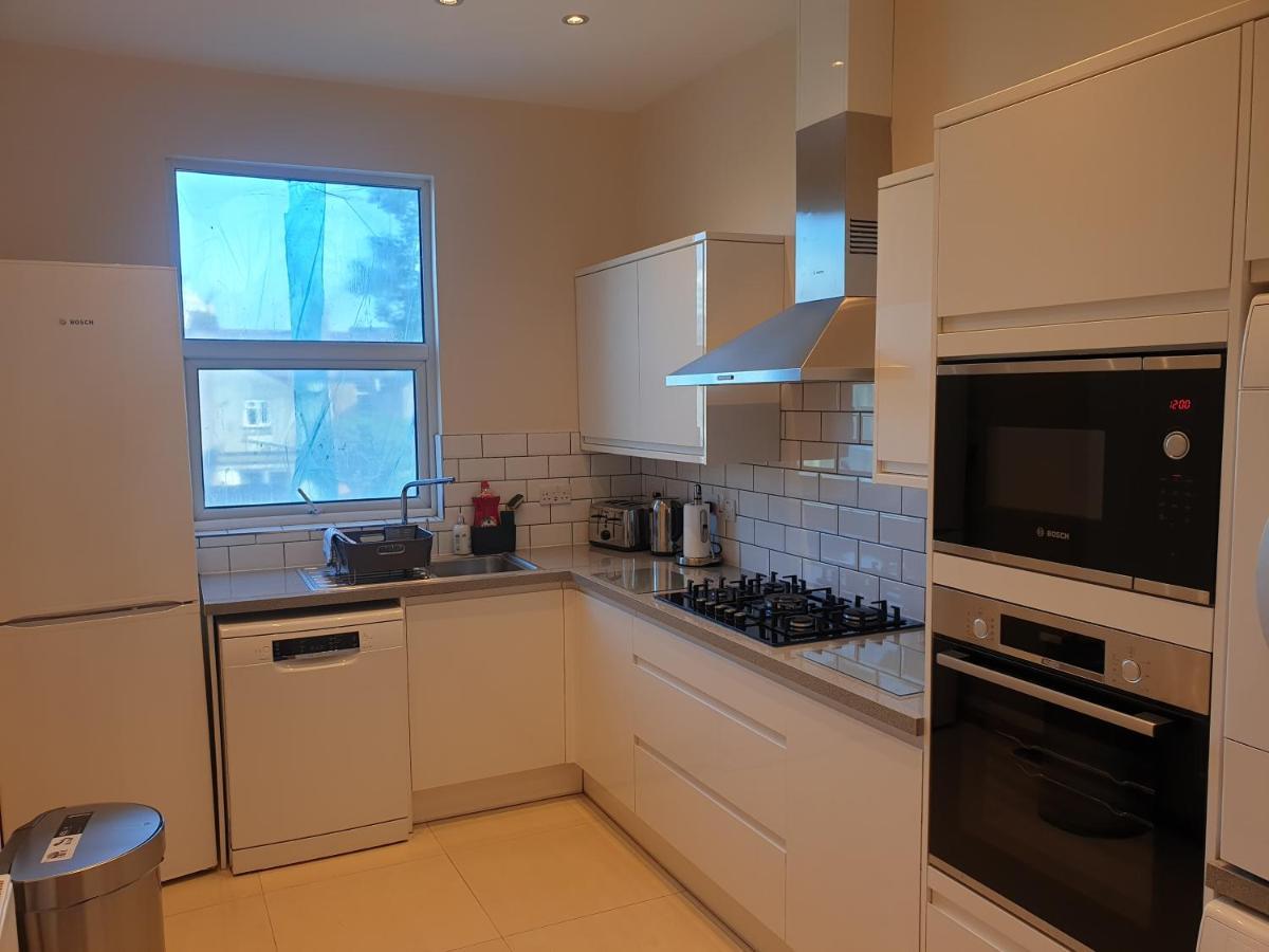 London Luxury Spacious 2 Bedroom Apartment 4 Mins From Ilford Stn. Free Parking Exterior foto