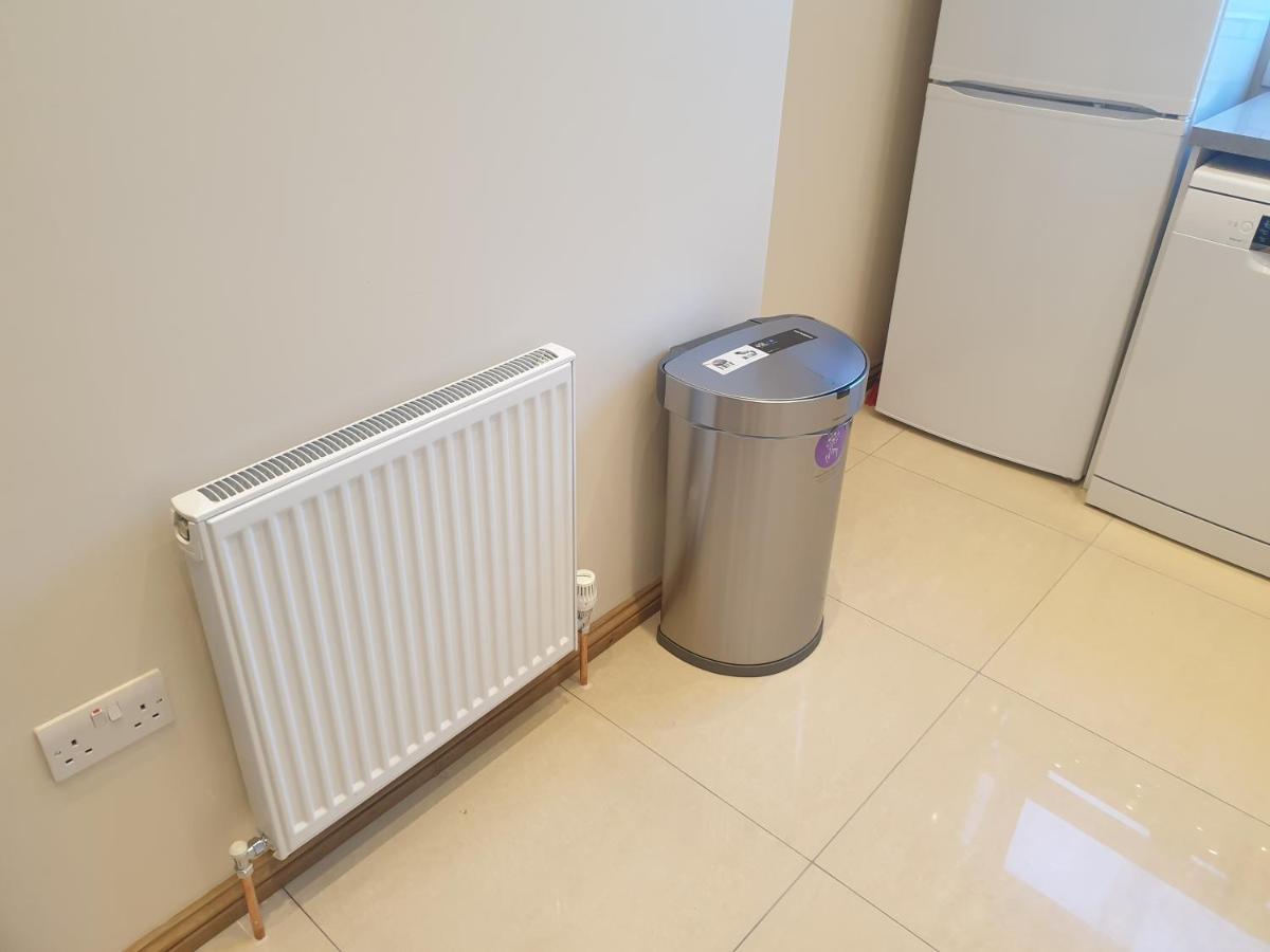 London Luxury Spacious 2 Bedroom Apartment 4 Mins From Ilford Stn. Free Parking Exterior foto
