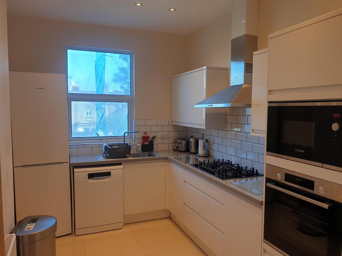 London Luxury Spacious 2 Bedroom Apartment 4 Mins From Ilford Stn. Free Parking Exterior foto